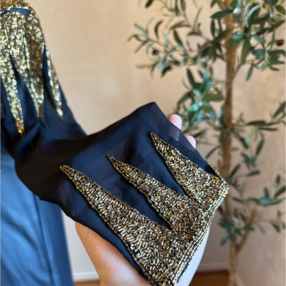 Heavily embellished and embroidered black open abaya one piece size large ✨ - Picture 8 of 16